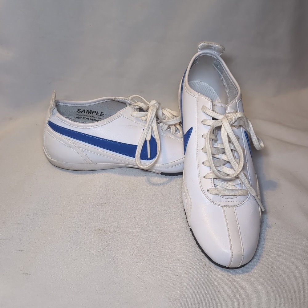 Women's Size 7 Nike SAMPLE Shoes Nike Izanami Final Adoption Sample